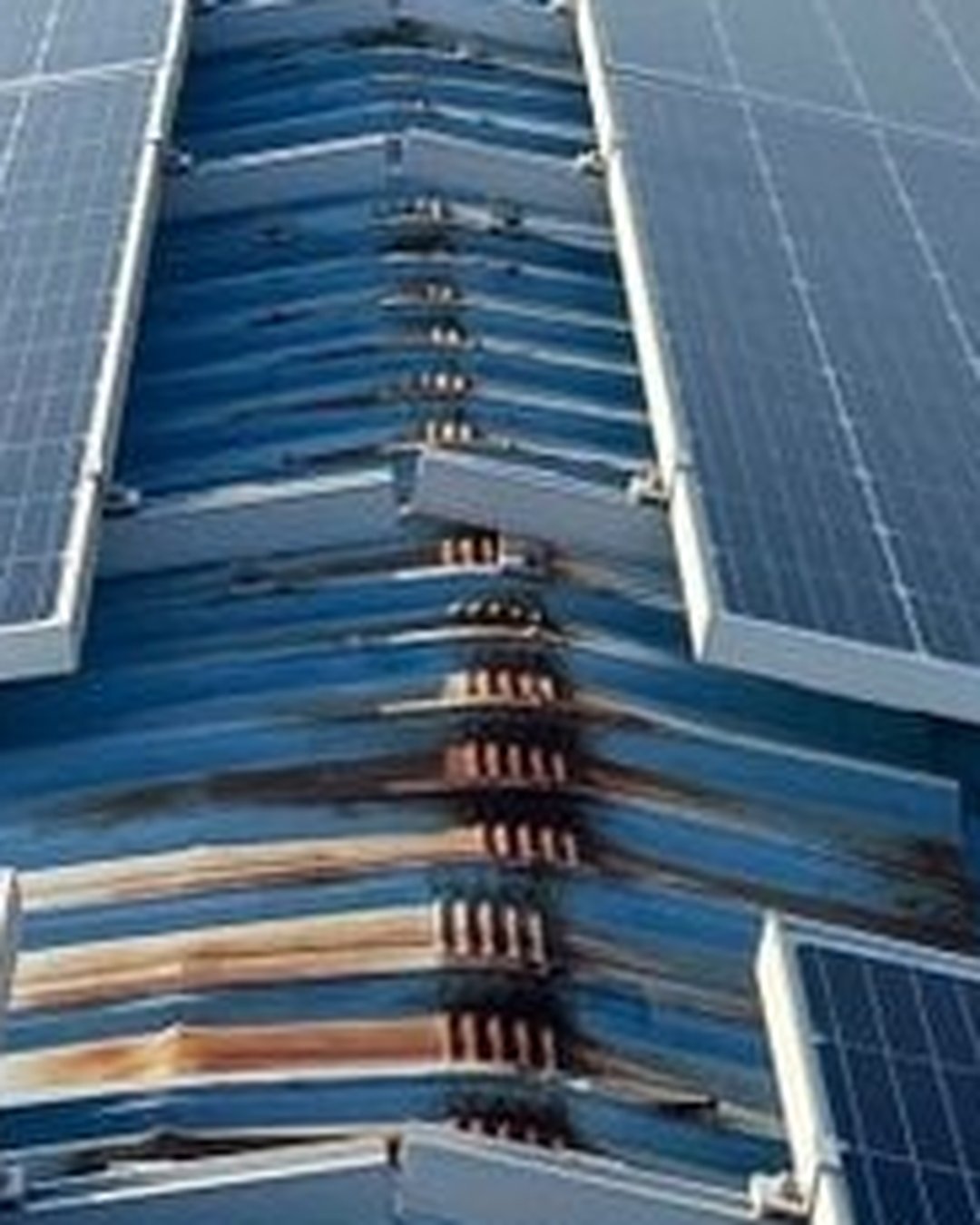 Cận cảnh bề mặt pin sau vệ sinh, giảm vệt ố và đốm cặn – ảnh thực tế